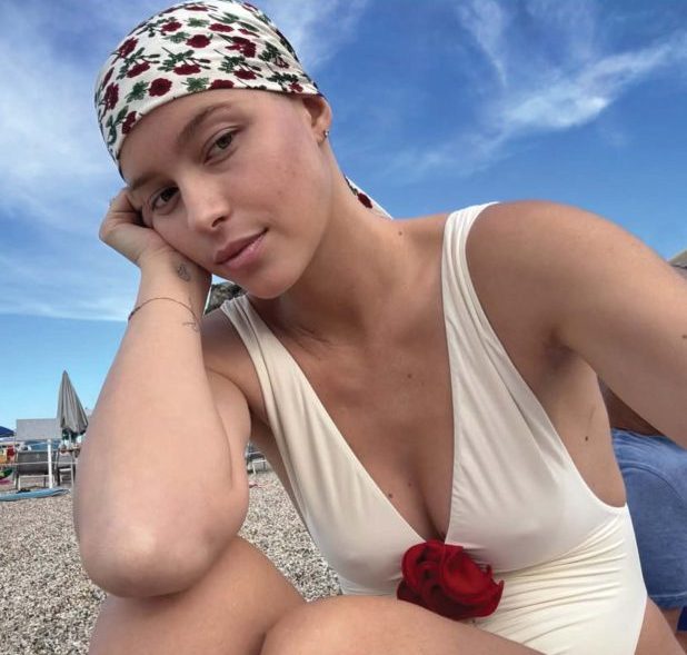 Natalia Paragoni, la forza di una mamma che non ha paura di mostrare la malattia: «Ho pianto tantissimo, ma ce farò per le mie bambine», racconta con coraggio immenso accanto ad Andrea Zelletta: «Non importa quanto sarà lunga o difficile questa strada, la affronteremo insieme» Natalia Paragoni di 'Uomini e Donne'