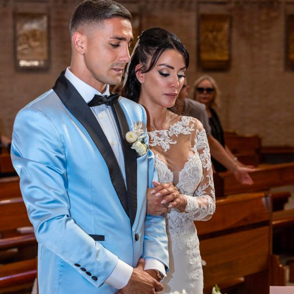 Selvaggia Roma dice sì all'amore con Luca Teti: una cerimonia da sogno, i fuochi d'artificio che incendiano il cielo e quella bambina, Luce, che ha reso la loro favola ancora più vera Selvaggia Roma e Luca teti nozze3
