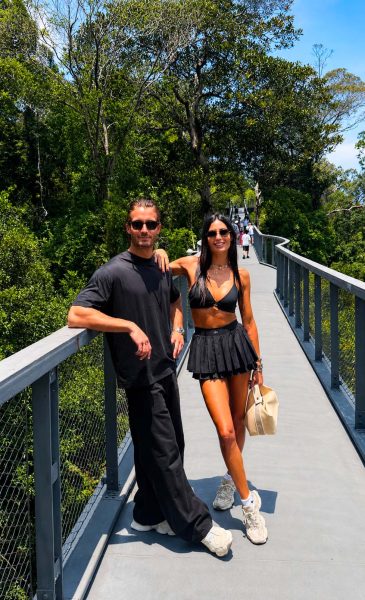 Elisabetta Gregoraci e Lodovico Patti, la prima foto social insieme ufficializza la nuova storia d’amore: «Un gesto che vale più di mille parole», dopo tanti indizi la coppia è uscita allo scoperto durante un romantico viaggio in Malesia Elisabetta Gregoraci e Lodovico Patti in Malesia