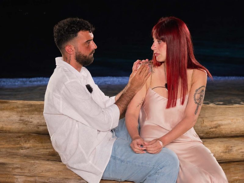 Iris e Andrea ancora insieme dopo Temptation Island tra crisi, gelosia, un falò di confronto e la promessa di ripartire con tanto di anello: «Abbiamo discusso, parlato, pianto, ci siamo emozionati». La coppia si ama e sembra pronta per un futuro in due Iris e Andrea