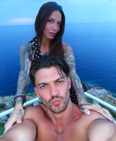 I 25 anni di Jonas Pepe, lontano dal gossip e sempre più vicino ad Anita Mazzotta, che gli fa una dolce dedica: «Non ci sono momenti di me senza di te» Jonas Pepe e Anita Mazzotta