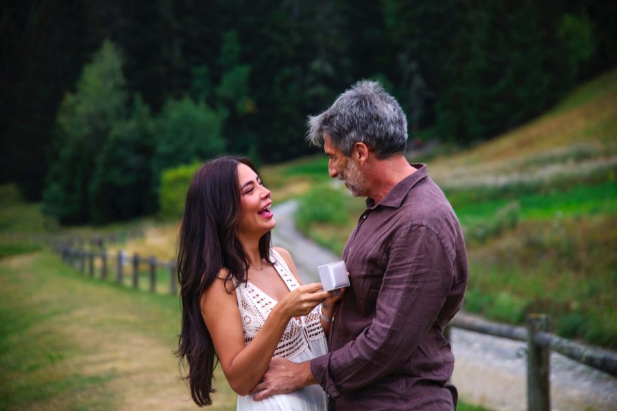 Karen Norman si sposa dopo ‘L’Amore è Cieco Italia’. La proposta da sogno del nuovo fidanzato Fabio Romano e l’anello meraviglioso: «Sì, oggi e sempre», mentre anche l’ex sposo al buio Nicola Botticini ha voltato pagina Karen Norman e Fabio Romano