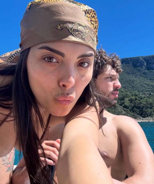 Mattia Scudieri, ecco la sua verità sull’addio a Grazia Kendi e sulle voci di tradimento: «Io mi devo difendere, sono distrutto e la notte non dormo più». Poi chiarisce il rapporto con Jessica Vella: «Abbiamo solo lavorato insieme» Mattia Scudieri e Grazia Kendi
