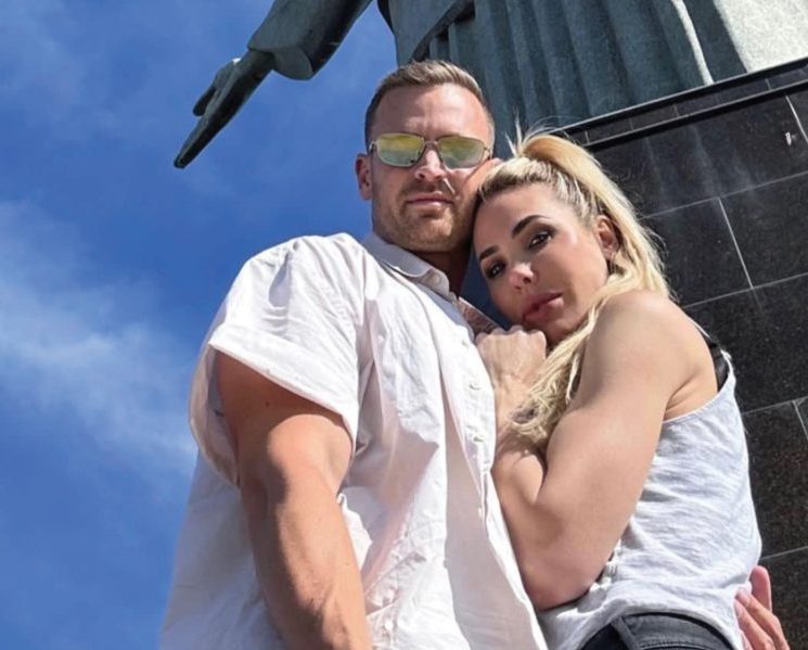 I segreti di Bastian Muller, l’uomo che in silenzio ha stregato Ilary Blasi. L’amore, la famiglia e il mestiere del romantico tedesco, anche se per gli amici più stretti «lo ha rimorchiato lei» Bastian Muller e Ilary Blasi