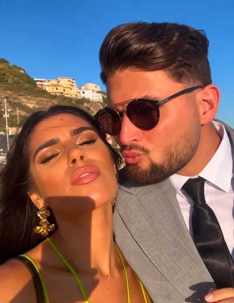 Bernadette e Diamante, l’amore esplode sui social dopo Temptation Island con un romantico video e una canzone: «Come noi non si amerà mai nessuno». Ora corrono verso l’altare e il viaggio di nozze... regalato! Bernadette e Diamante, dopo Temptation è iniziata la corsa alle nozze