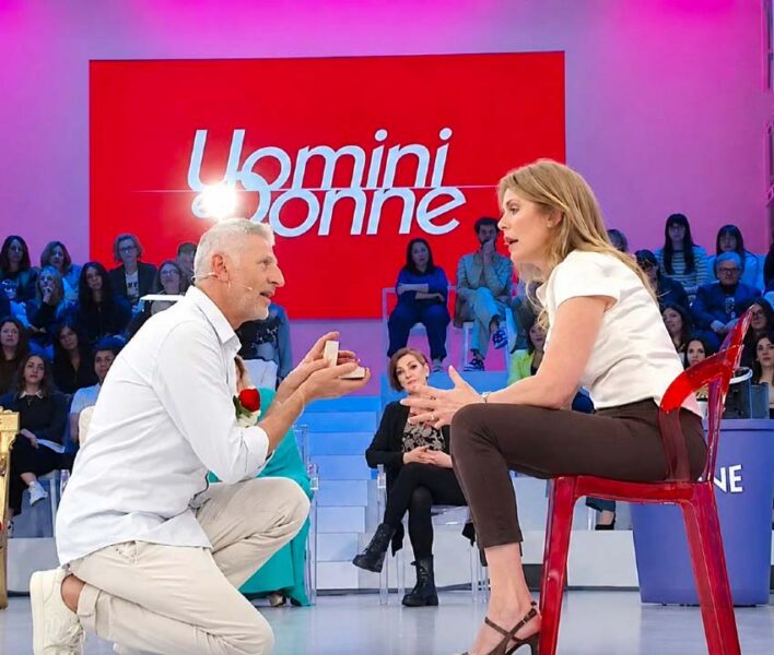 Cinzia Paolini e Marco Troiani, il lieto fine arriva a Uomini e Donne, nello studio dove è nato il loro amore: «Ha vinto il nostro cuore». Ora pensano a organizzare le nozze: «Vi auguriamo il coraggio che abbiamo avuto noi» Cinzia Paolini e Marco Troiani