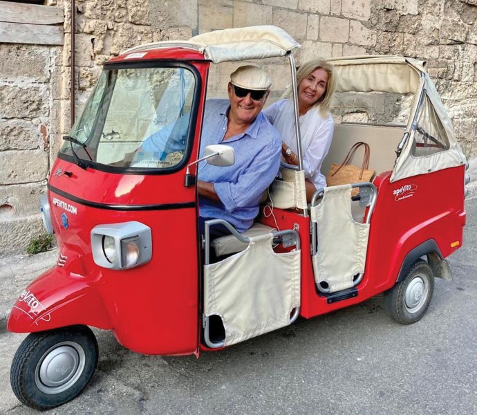 Samira Lui e Gerry Scotti, la coppia vincente de ‘La ruota della fortuna’: «Abbiamo un rapporto di amicizia e di stima», ma lontano dalle telecamere il cuore di entrambi batte per due grandi amori Samira Lui e Gerry Scotti, la coppia vincente de ‘La ruota della fortuna’: «Abbiamo un rapporto di amicizia e di stima», ma lontano dalle telecamere il cuore di entrambi batte per due grandi amori