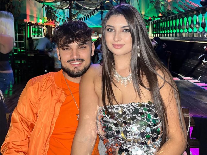 Le lacrime di Sabrina Soussi dopo Temptation Island: «Volevo che Giovanni fosse l’amore della mia vita, oggi mi manca e non so se mi rimetterei con lui, sono successe tante cose e dovremmo parlarne». Ma l’ex già si messaggia con altre ragazze Le lacrime di Sabrina Soussi dopo Temptation Island: «Volevo che Giovanni fosse l’amore della mia vita, oggi mi manca e non so se mi rimetterei con lui, sono successe tante cose e dovremmo parlarne». Ma l’ex già si messaggia con altre ragazze