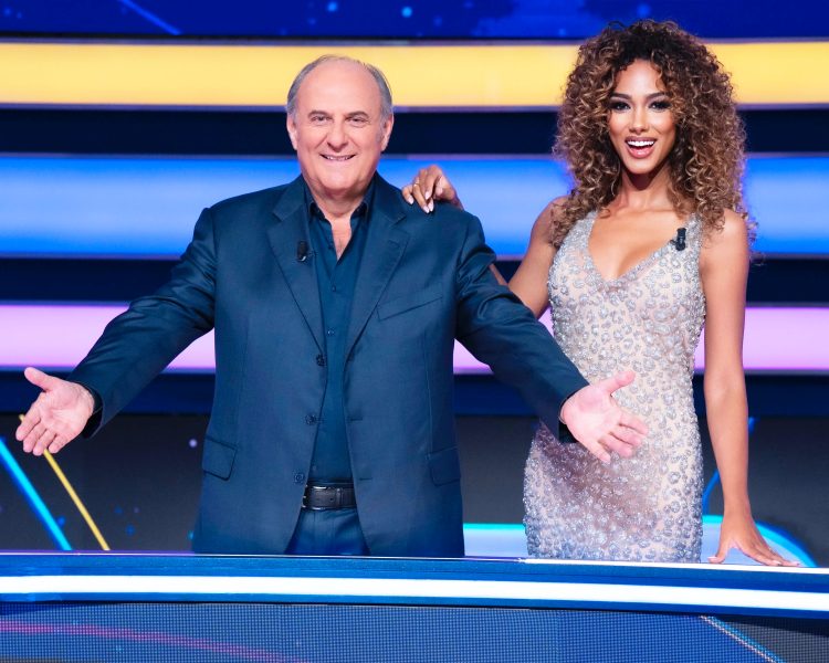 Samira Lui e Gerry Scotti, la coppia vincente de ‘La ruota della fortuna’: «Abbiamo un rapporto di amicizia e di stima», ma lontano dalle telecamere il cuore di entrambi batte per due grandi amori Samira Lui e Gerry Scotti, la coppia vincente de ‘La ruota della fortuna’: «Abbiamo un rapporto di amicizia e di stima», ma lontano dalle telecamere il cuore di entrambi batte per due grandi amori