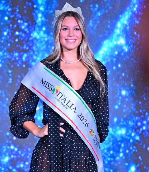 Sarah Rizea è Miss Italia 2026: lo sport, la famiglia e un sogno nel cassetto, diventare giornalista sportiva. Per adesso il suo cuore è libero: «Non sono fidanzata, il mio vero amore è il nuoto, quando entro in vasca rinasco» Sarah Rizea