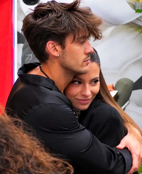 Anita Mazzotta, le dolci vacanze romane in moto nel cuore della Capitale con Jonas Pepe: lui le fa da guida tra Fori, Colosseo e Altare della Patria e scherza: «La mia donna sta con un romano, non è che c’è tanto da vedere» Anita Mazzotta, le dolci vacanze romane in moto nel cuore della Capitale con Jonas Pepe: lui le fa da guida tra Fori, Colosseo e Altare della Patria e scherza: «La mia donna sta con un romano, non è che c’è tanto da vedere»