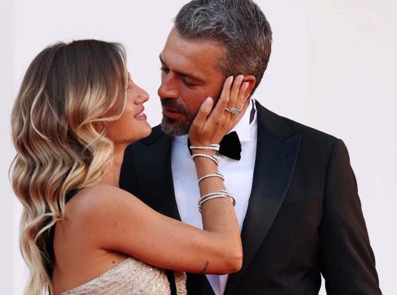 Cristina Marino, che imbarazzo le scene sexy con Luca Argentero tra Doc e Avvocato Ligas: «Dovevo recitare nuda, ma mi sono fatta scotchare tutta». Poi ammette ironica: «Anche se su Instagram metto le foto col sedere di fuori» Cristina Marino e Luca Argentero