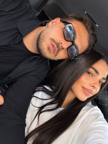 Ernesto Passaro ci racconta la storia con Antonella Masucci dopo appena un mese di coppia:«Ritrovare una persona capace di farmi credere di nuovo nell’amore ha un valore enorme». Poi uno sguardo al futuro: «con lei non i pongo limiti». L’INTERVISTA ESCLUSIVA Ernesto Passaro e Antonella Masucci