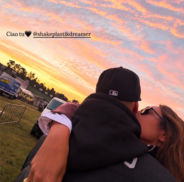 Sonia Lorenzini, la mitica tronista di U&D ha trovato l’amore: primo selfie al bacio con la nuova fiamma, appassionato di moto e creativo top della musica sonia lorenzini fabio bernardini