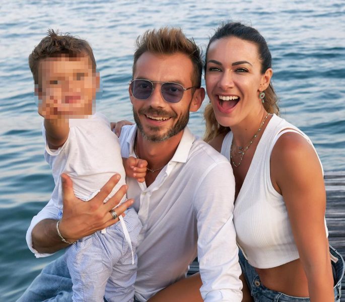 Melita Toniolo, il messaggio da mamma separata conquista il web: «Una famiglia può essere piena d’amore anche non abitando insieme». E tante donne le scrivono: «Solo chi ci passa può capire» Melita Toniolo, il messaggio da mamma separata conquista il web: «Una famiglia può essere piena d’amore anche non abitando insieme». E tante donne le scrivono: «Solo chi ci passa può capire»